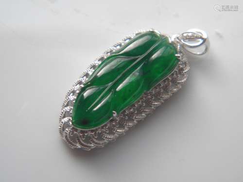 18K Gold Diamond Natural Green Jadeite Leave Pendant