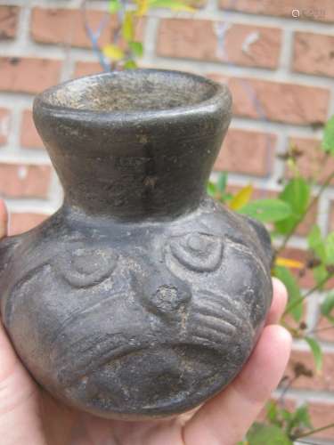 Pre-Columbian Peruvian pottery jar w human face, Chimu 900AD