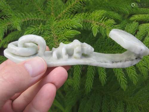 Chinese jade belt buckle Beast & Ring, Qing dynasty