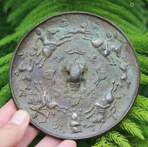 Sui/Tang dynasty Chinese Bronze mirror, - 4 hunters, 12 cm