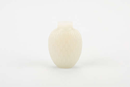 A CHINESE CARVED WHITE JADE SNUFF BOTTLE