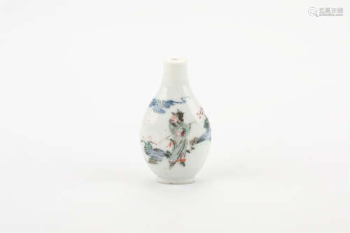 A CHINESE FAMILLE-ROSE SNUFF BOTTLE