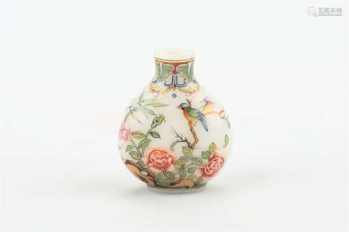 A CHINESE ENAMEL SNUFF BOTTLE