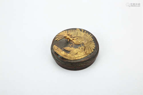 A CHINESE CARVED BRONZE ROUND BOX WITH COVER