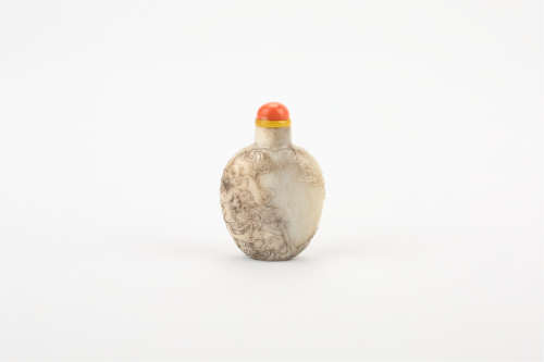 A CHINESE CARVED WHITE JADE SNUFF BOTTLE