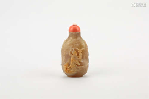 A CHINESE CARVED YELLOW JADE SNUFF BOTTLE