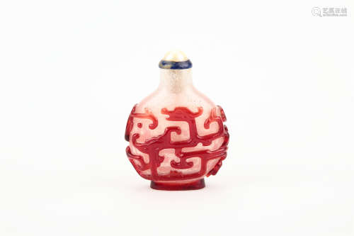 A CHINESE PEKING GLASS SNUFF BOTTLE