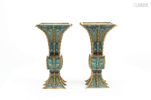 A PAIR OF CHINESE CLOISONNÉ VASES