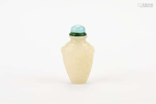 A CHINESE CARVED WHITE JADE SNUFF BOTTLE