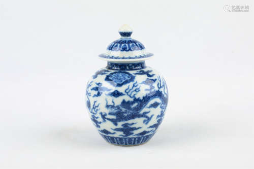 A CHINESE BLUE AND WHITE PORCELAIN JAR WITH COVER