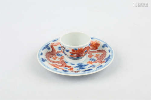 A CHINESE BLUE AND WHITE PORCELAIN CUP WITH PLATE