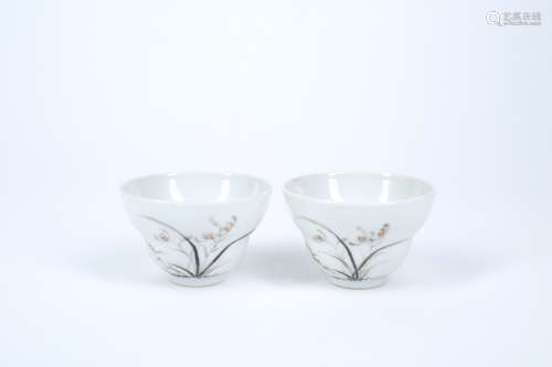 A PAIR OF CHINESE PORCELAIN BOWLS