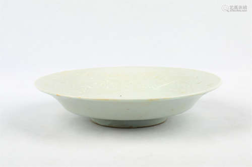 A CHINESE CELADON PORCELAIN PLATE