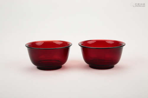 A PAIR OF CHINESE RED PEKING GLASS BOWLS