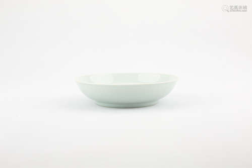 A CHINESE CELADON PORCELAIN PLATE