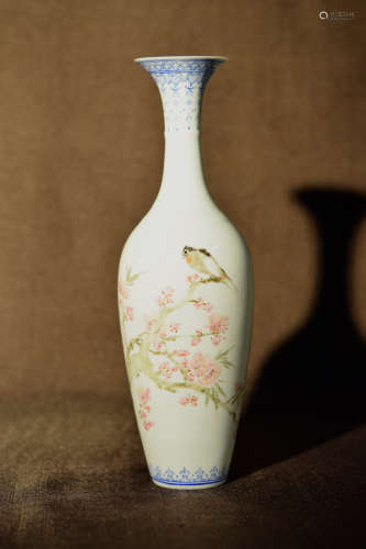 Chinese Egg Shell Porcelain Vase with Bird Scene