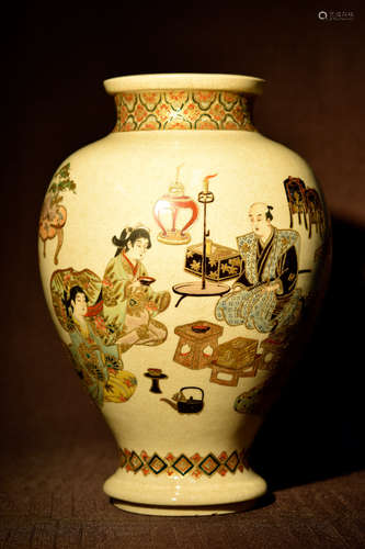 Japanese Satsuma Vase with Beiji Beauty