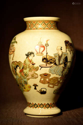 Japanese Satsuma Vase with Beiji Beauty