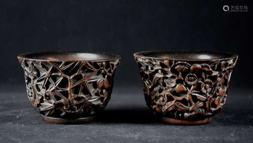 Chinese Huang Hua Li Pair Bowls with Grape Scene