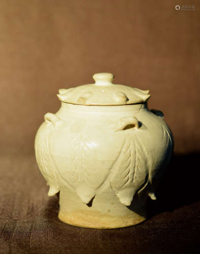 Chinese White Glazed Ceramic Jar with Cover