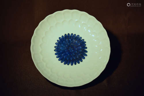 Japansese Studio Porcelain Chrysathanmun Dish - Tozan