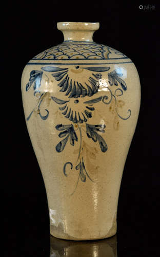 Southeast Asian Porcelain Meiping Vase