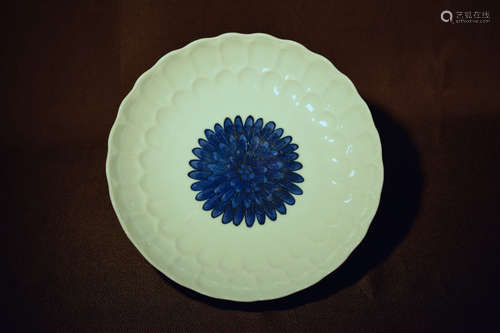 Japansese Studio Porcelain Chrysathanmun Dish - Tozan