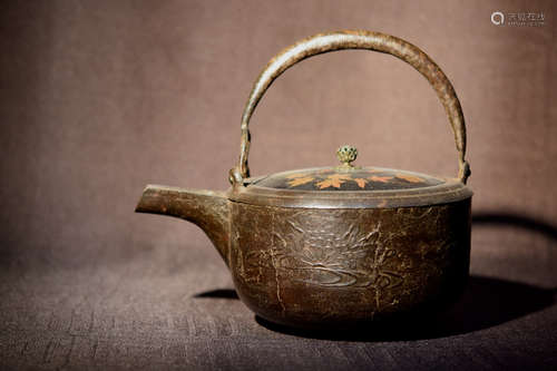 Japanese Iron Teapot with lacquer Cover