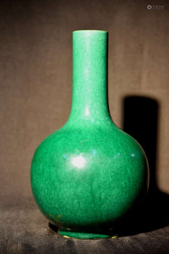 Chinese Apple Green Glazed Porcelain Tianchung Vase