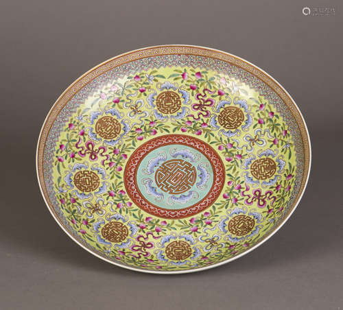 A CHINESE FAMILLE ROSE PORCELAIN PLATE