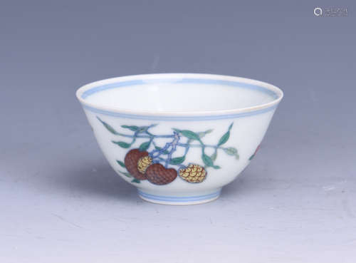 A DOUCAI PORCELAIN DOUBLE LINE  BOWL