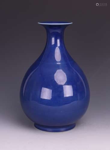 A CHINESE BLUE-GLAZED VASE, YUHUCHUNPING