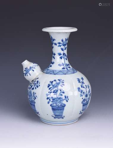 A CHINESE BLUE AND WHITE KENDI