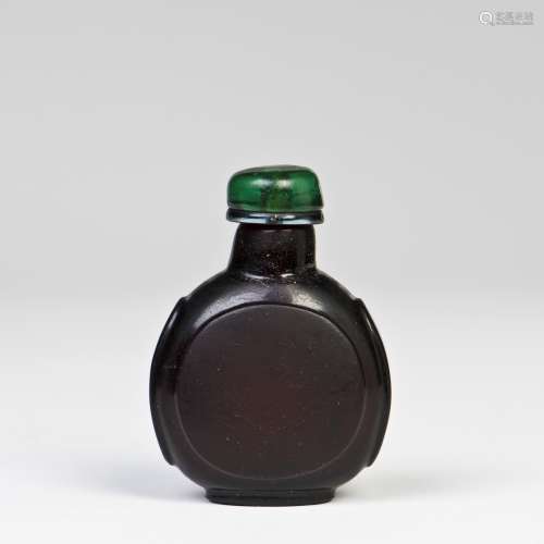 A BLACK AGATE GLASS SNUFF BOTTLE