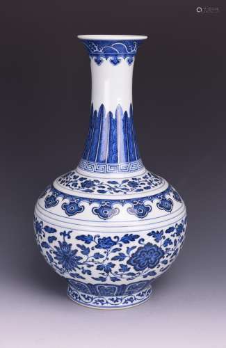 A CHINESE BLUE AND WHITE LOTUS VASE