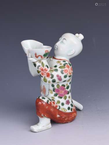 A WUCAI PORCELAIN FIGURE