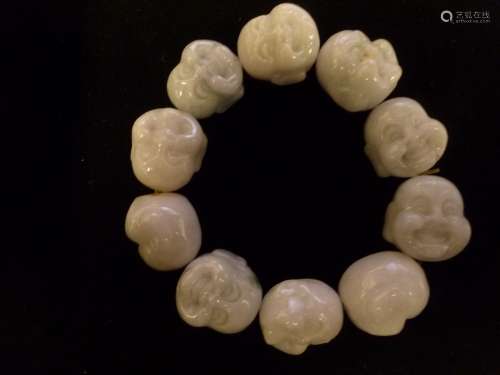 A CARVED BUDDHA BEADS BRACELET