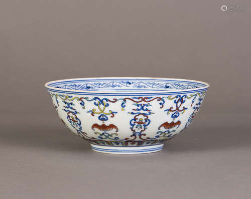 A CHINESE DOUCAI PORCELAIN BOWL