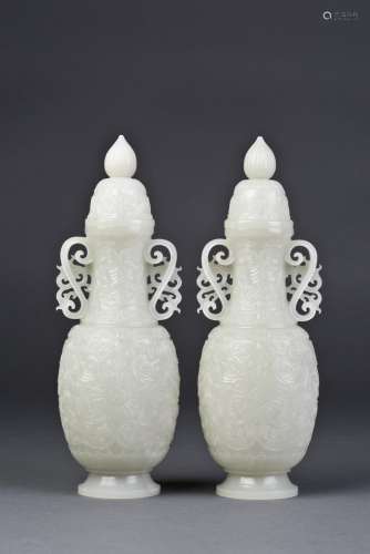 A PAIR OF WHITE JADE VASE