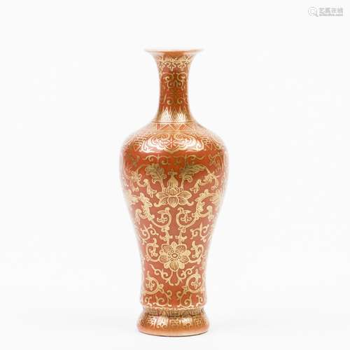 A PORCELAIN ENAMELED SMALL VASE