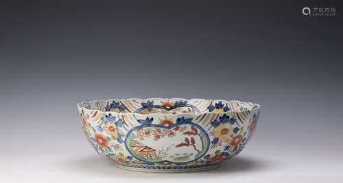 A CHINESE PEONY PORCELAIN BOWL