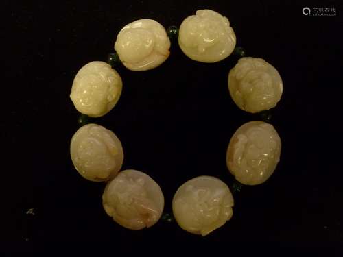 A CARVED BUDDHA BEADS BRACELET