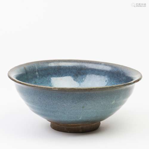 A CERAMIC TEA BOWL