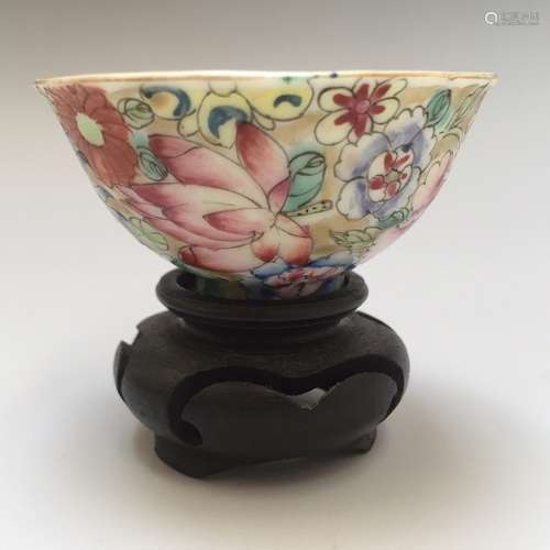 FINE CHINESE ANTIQUE FAMILLE ROSE PORCELAIN BOWL, QIANLONG MARK