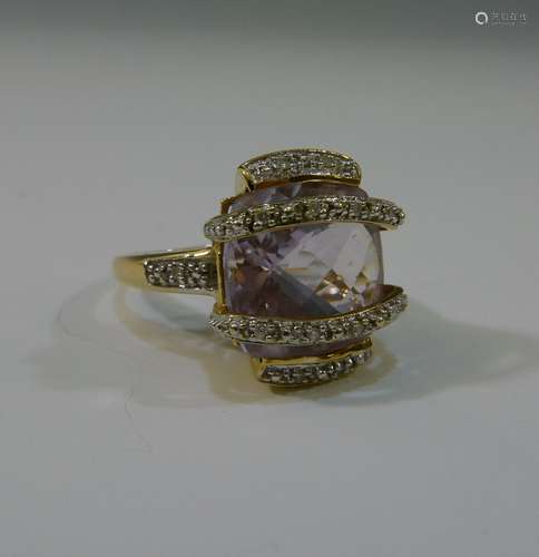 14K GOLD DIAMOND & PINK TOPAZ RING