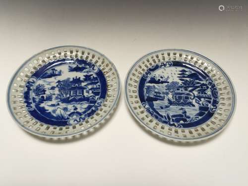 A PAIR BLUE AND WHITE  ANTIQUE PORCELAIN PLATES