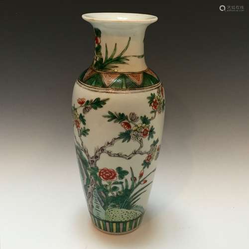 A CHINESE ANTIQUE FAMILLE ROSE VASE. 19C