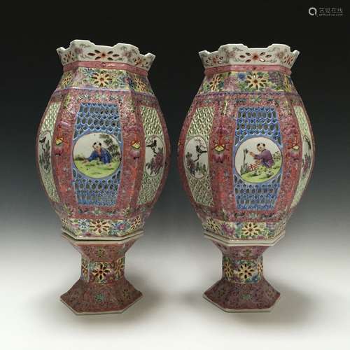 A PAIR CHINESE ANTIQUE FAMILLE ROSE LAMP.