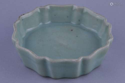 Celadon brush washer. China. 18th century. Round form with foliated sides. Five spur marks on the  base. Sea green colour. 5-3/4
