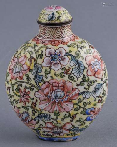 Snuff bottle. China. Ch'ien Lung mark (1735-1796) and period. Decoration of stylized mallow flowers on a pale yellow ground. 2-3/4